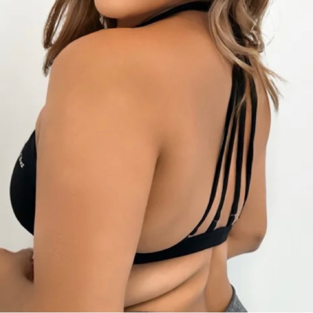 Peachy bunz sports bra